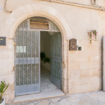 Casa Bianca Bnb,Big Terrace,10 Min Airport Beaches