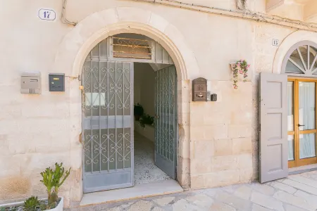 Casa Bianca Bnb,Big Terrace,10 Min Airport Beaches