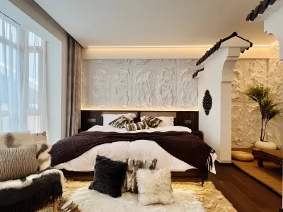 Lanxinmeng Gun Xueyin Wild Luxury Hotel (China Xuexiang Xueyun Main Street Branch)