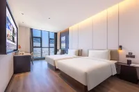 Nanchang Xiaolan Yingbin Middle Avenue Atour Hotel - parking