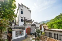 Floral Hotel·Mount Huangshan Wenye Shanju Hotel (Shexian Lishan Store) Hotels in She County