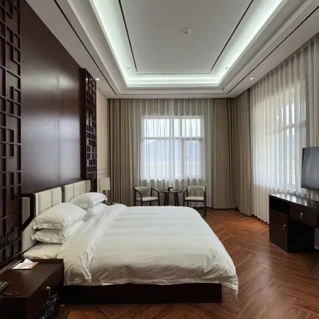 Linjiang Baiwang Longyue Hotel