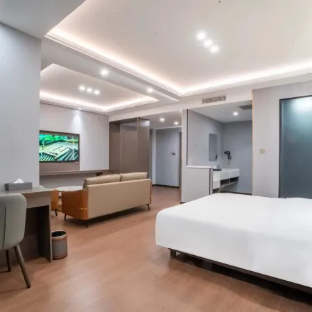 Small Time Hotel(Colorful Danxia Scenic Spot Storel)