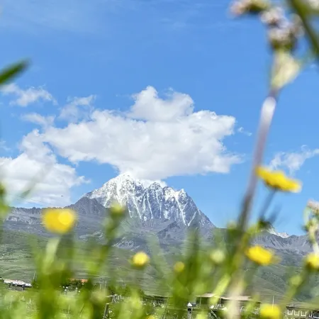 Xueyu Qishe · Scenic View Villa Hotel (Kangding Tagong Grassland Branch)
