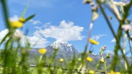 Xueyu Qishe · Scenic View Villa Hotel (Kangding Tagong Grassland Branch) Отели рядом с достопримечательностью «Тагун»