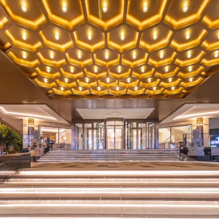 Vienna International Hotel (Tianjin Drum Tower Flagship Hotel) Отели рядом с достопримечательностью «Станция метро Gulou»