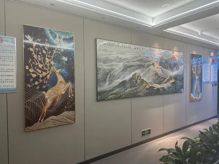 Leca Smart Hotel Отели рядом с достопримечательностью «Linxia Fenghuang Shan Mudan Base»