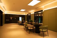 Hi Inn (Chengde South Station University Town)