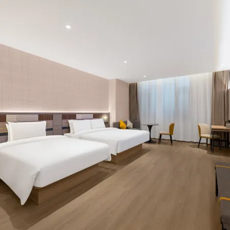 Homeinn Plus Hotel (Hotan Huochezhan)