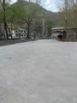 Shuangdi Village Resort - parkir
