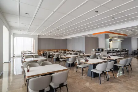 Jifeng International Hotel (Dalu Store at Hunchun Port)