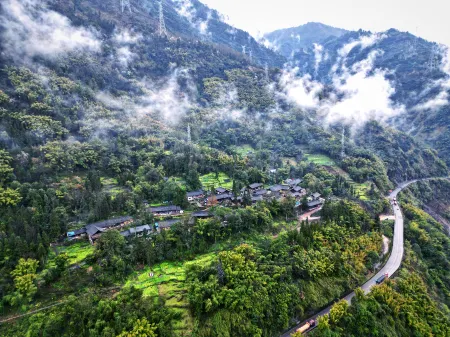 Tianquan Chuanzang · Chama Yi Resort Отели рядом с достопримечательностью «Red Army Long Memorial Hall»