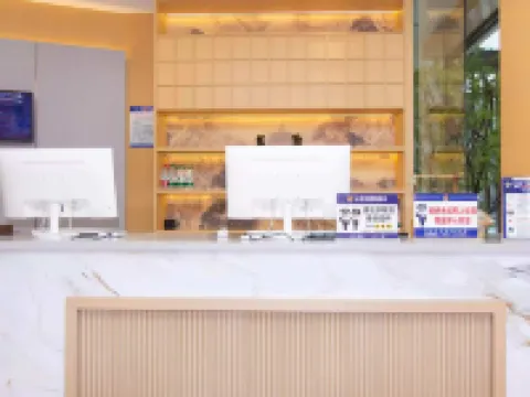 Tangsong Huating Hotel Hotele w: Tacheng
