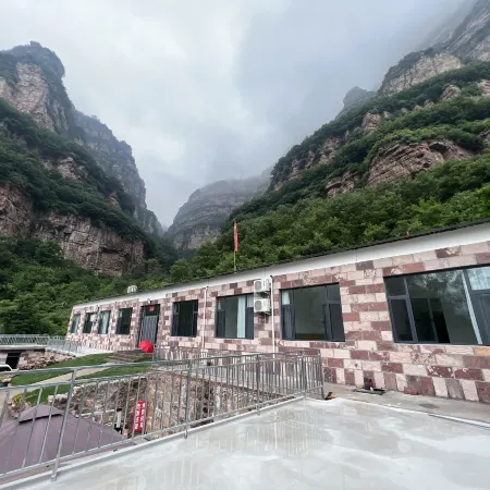 Linzhou Lakeside Cottage Homestay