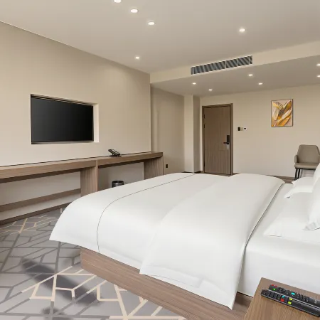 Home Inn UP Huayi Smart Travel Hotel (Tongliao Jarud Banner Paotaishan Park)