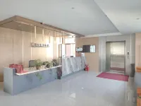 Home Inn Huayi Select Hotel (Wafangdian Railway Station) - parkir