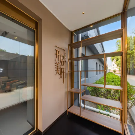 Palace Hotel (Beijing Chaoyang High-speed Rail Station Dongba Wanda Plaza )