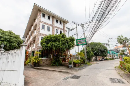 芭提雅塞琳娜酒店（步行街海灘店）