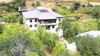 Deqin Shiyi Manor Hotels in Deqin