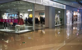 Ease Hotel (Gong'an Chanling Avenue People's Hospital)