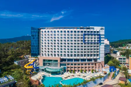 The Week & Resort Отели рядом с достопримечательностью «Masian Beach»