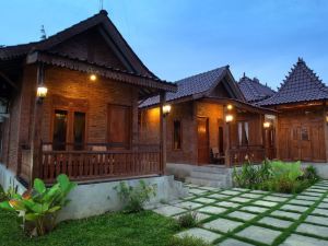 Omah Teras Bata Guesthouse