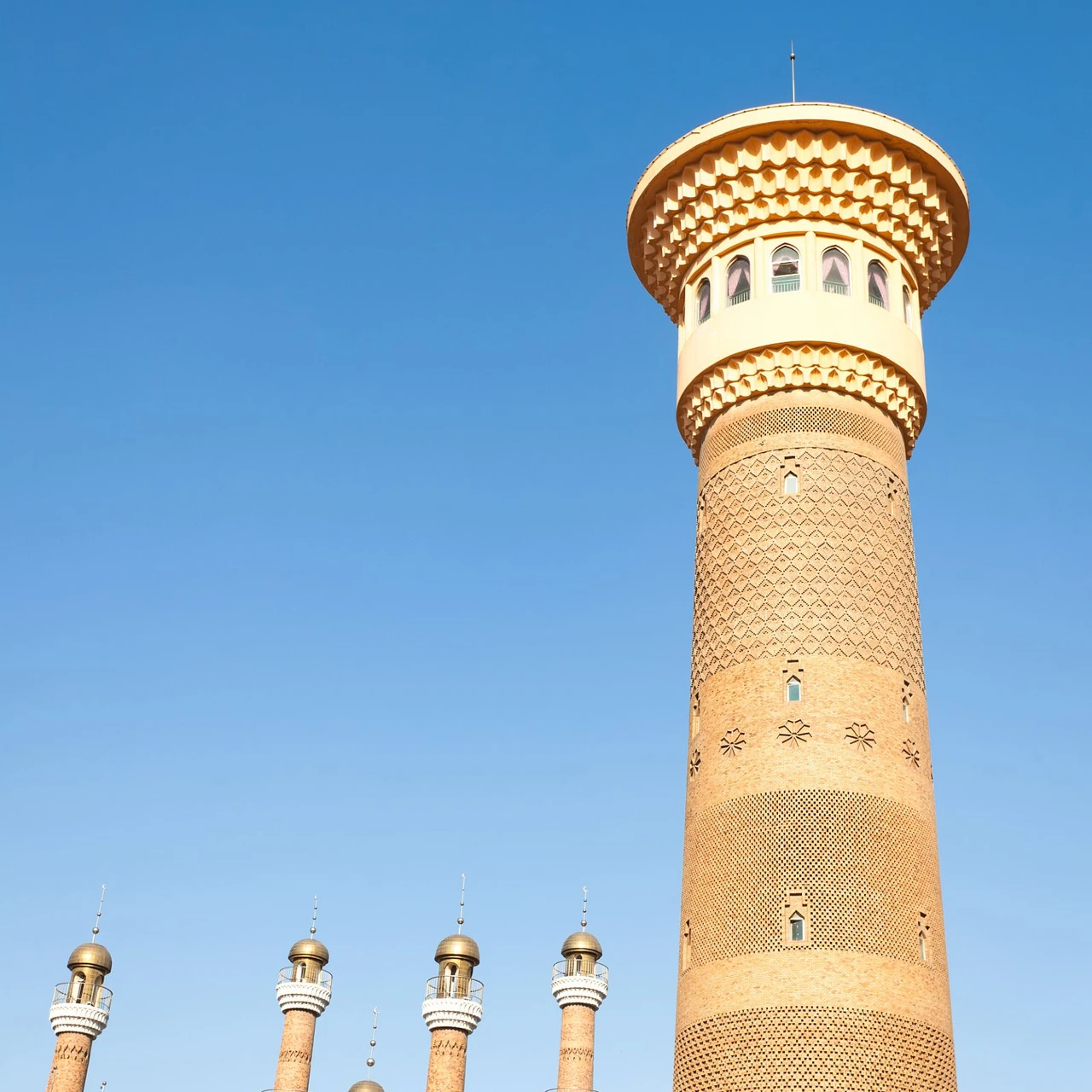 <h1>五一商場附近住宿飯店推薦</h1>