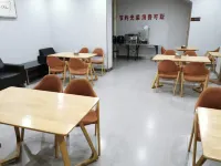 景逸酒店（保定清苑店） - 2星級