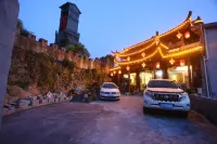 Baishuitan Inn (Furong Town Waterfall Branch)