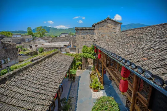 Hongcun Huakai Banxia Huipai Courtyard Homestay Hotels near South Lake
