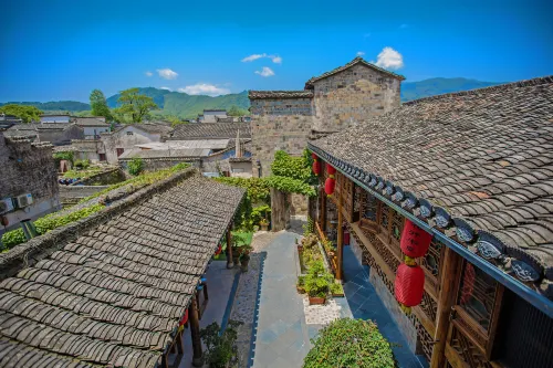 Hongcun Huakai Banxia Huipai Courtyard Homestay