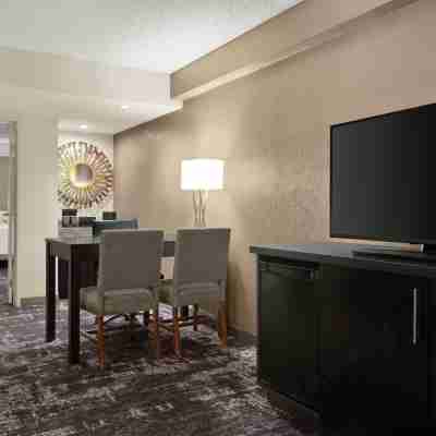 Embassy Suites by Hilton Arcadia-Pasadena Area Rooms