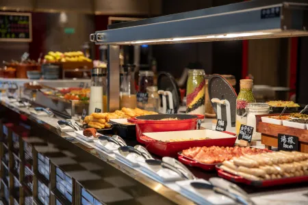 Radisson RED Shanghai Wujiaochang Hotel Отели рядом с достопримечательностью «Fudan University Handan Road Stadium»