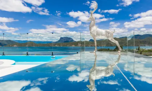 Lugu Lake Front Lake·Yueyao Lakeview Resort Hotel
