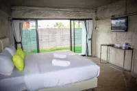 Sunee Boutique Hotel - balcony