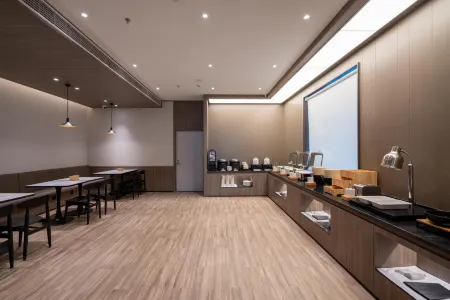 HanTing Hotel (Pengze Caifu Central Square) Отели в г. Пэнцзе