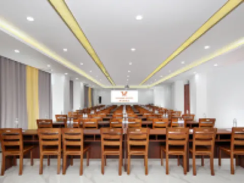Vienna Hotel Rebo County store Hotels in Leibo