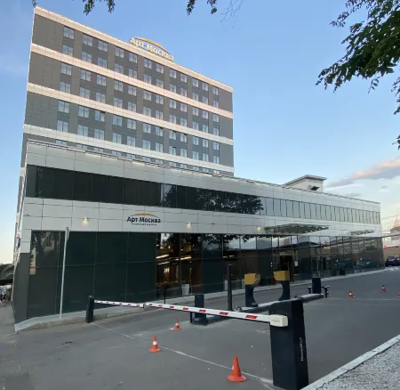 Art Moscow by ZONT Hotel Group (Арт Москва) Отели рядом с достопримечательностью «Скульптурный ансамбль «Знаки Зодиака»»