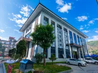 Fuqiang Grand Hotel Hotels in Shidian