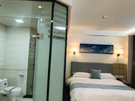 Holiday Hotel Отели рядом с достопримечательностью «Luoding Jiangbin Park»