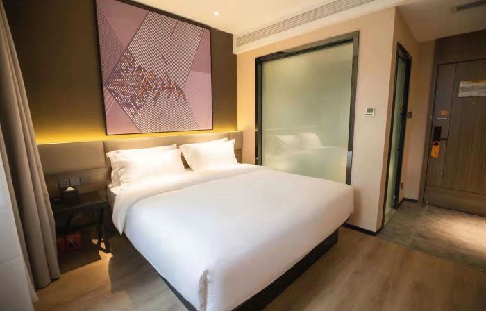 IU Hotel（Anyue Ningdu Avenue Red Star Macalline Store）