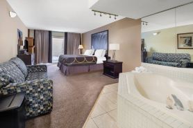 Super 8 by Wyndham Niagara Falls by the Falls