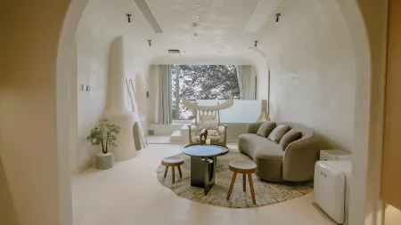 Shangchun Hot Spring Resort Hotel