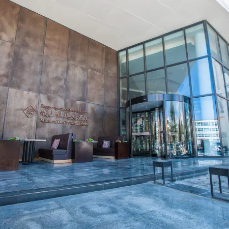 Minshan Yinqiao Hotel