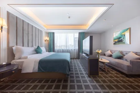 XANA Deluxe Hotel (Qingdao Beer Street Zhongshan Park) Отели рядом с достопримечательностью «Qingdao Beer Street»