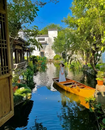 Shilily WeiYan Heritage Hot Spring Resort Hotel Отели рядом со станцией Huangshan North Railway Station