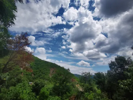Beijing Tanzhang Temple Private Tang Tianyuan Homestay Отели рядом с достопримечательностью «Dingdu Mountain»