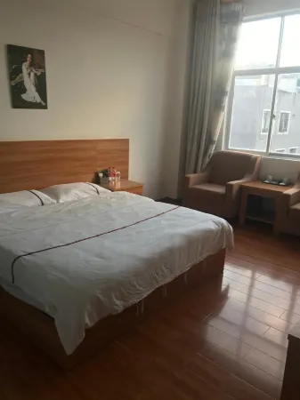 Longling Jinrui Hotel Отели рядом с достопримечательностью «Songshan Battle Memorial Hall»