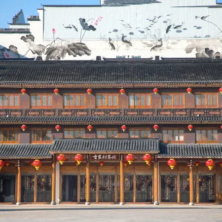 Taihu Lake Traditional Water Town Inn