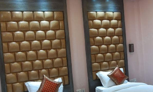 Hotel Vrindavan Palace - Housity